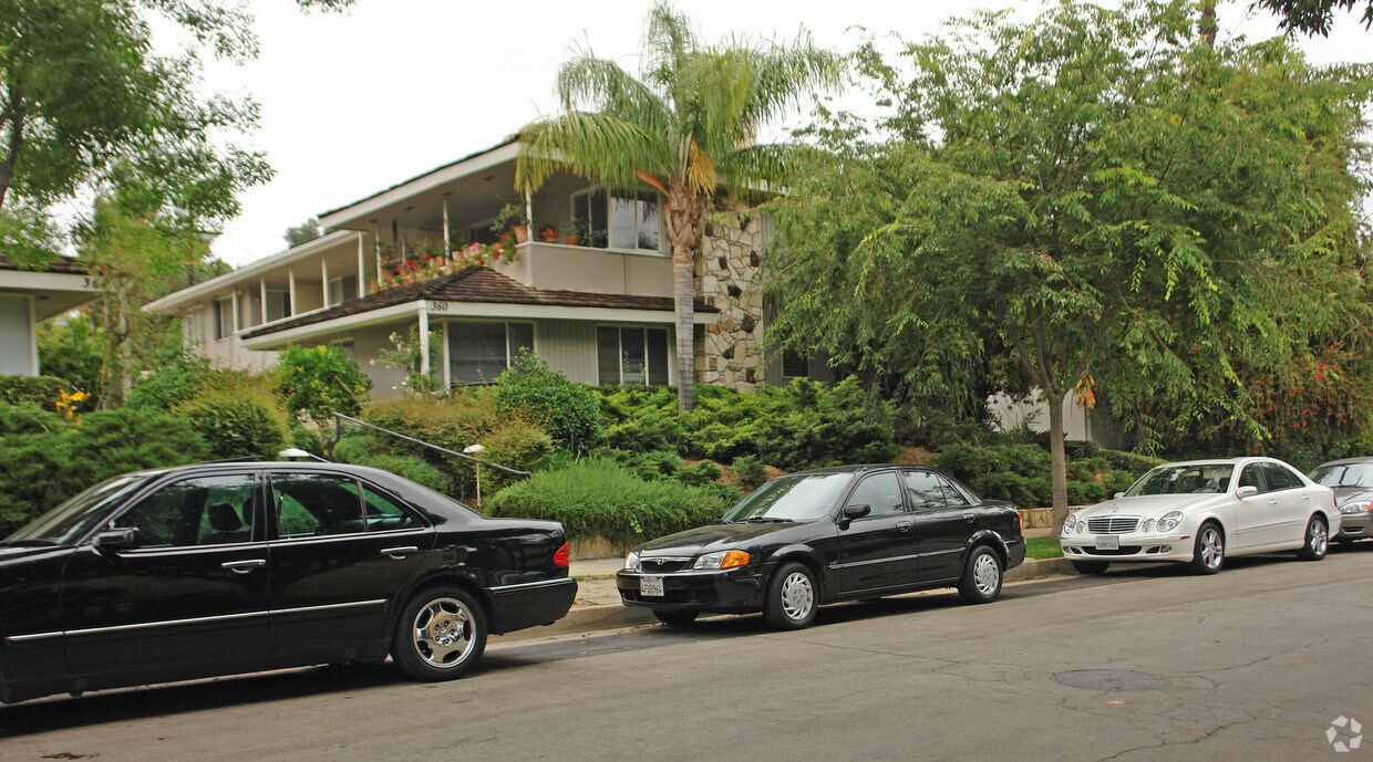 Foto del edificio - 360-364 Cliff Dr