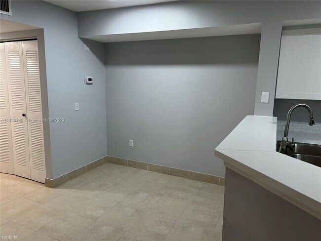 Foto del edificio - 2 br, 2 bath House - 4021 San Marino Blvd ...