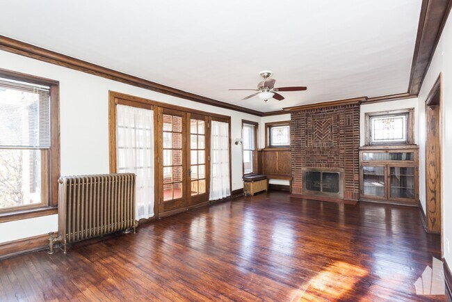 Building Photo - 4411 N Hermitage Ave