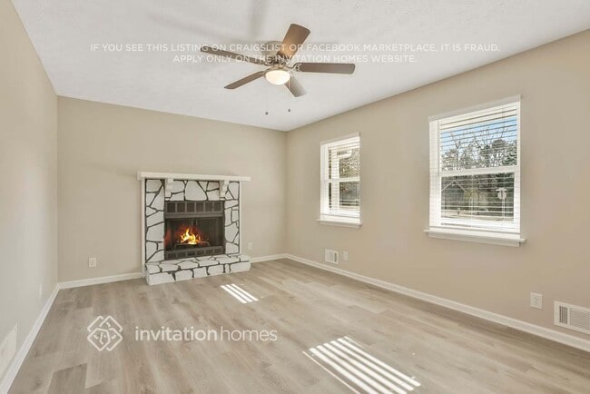 Building Photo - 5370 Zachary Dr