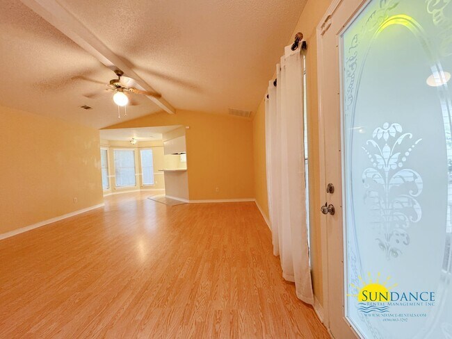 Building Photo - Charming 3-Bedroom Home in Desirable Blue ...