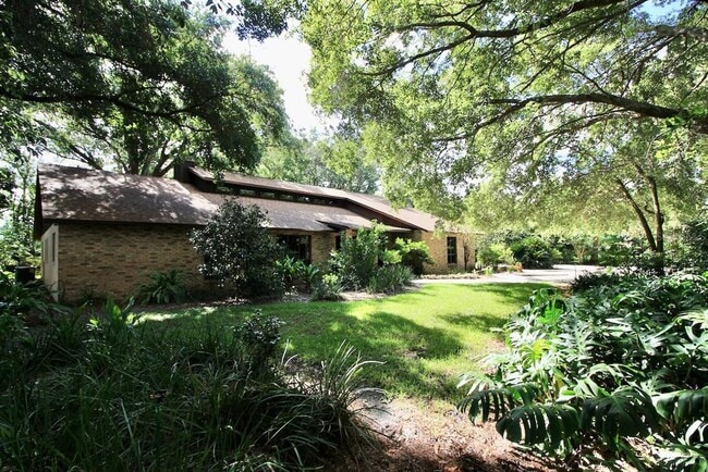 Foto del edificio - 441 Lakeview Rd