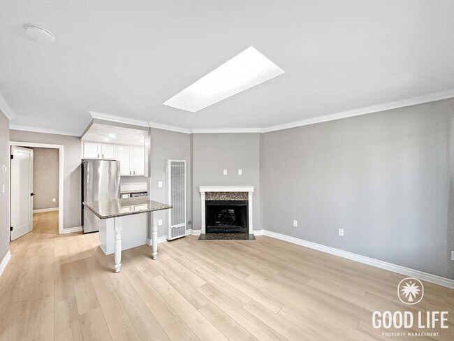 Foto del edificio - Cozy 3BR Near SDSU | 913 Sq Ft | 2-Car Garage & Bright Second-Floor Unit