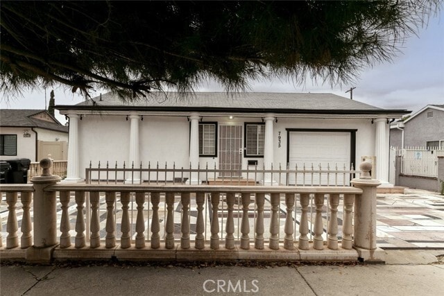 Foto del edificio - 7935 Hazeltine Ave