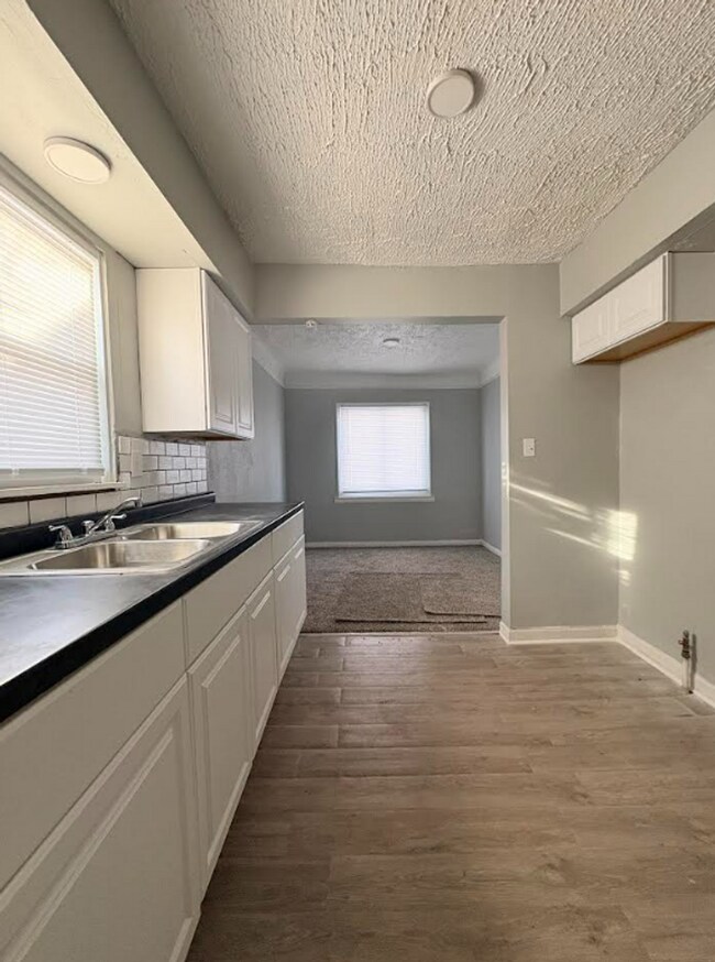 Foto del edificio - 18428 Stahelin Ave