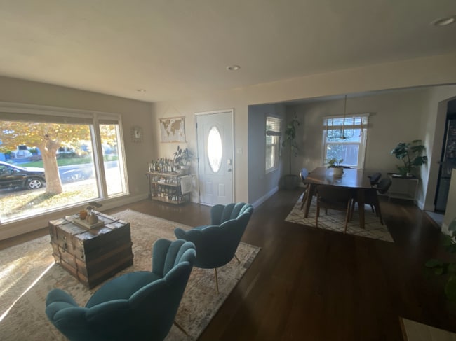 Building Photo - 615 Fremont Way