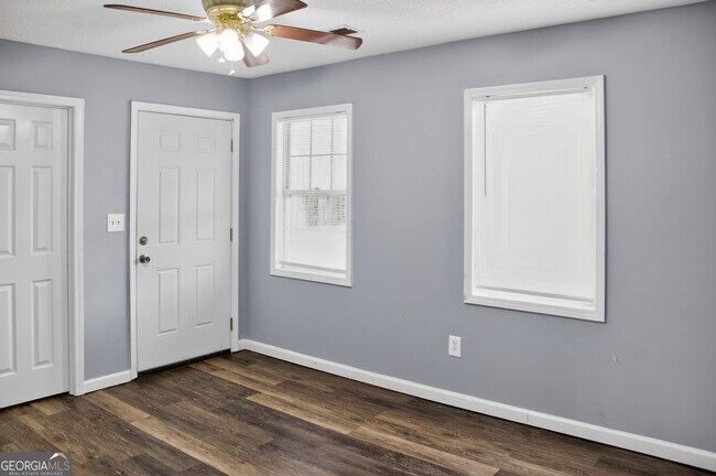 Building Photo - 1961 Karen Cir