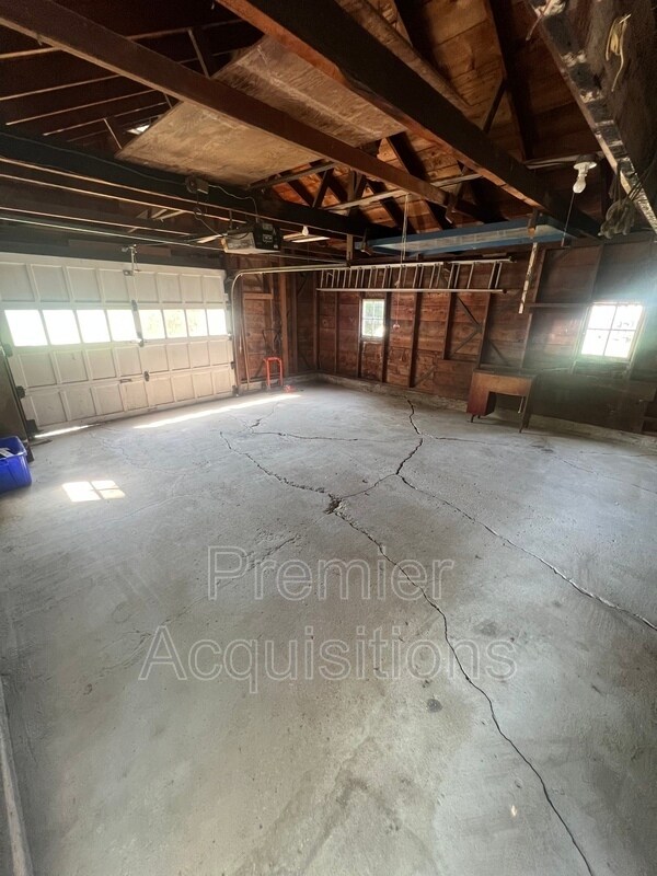 Foto del edificio - 126 E 3rd St