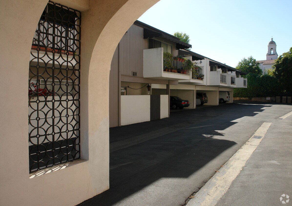 Foto del edificio - 1501 Santa Barbara St