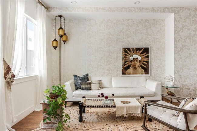 Building Photo - 1801 E 2nd St