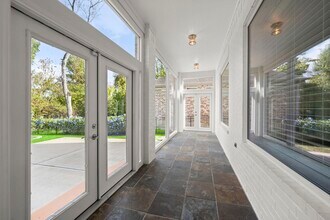 Building Photo - 107 Island Blvd