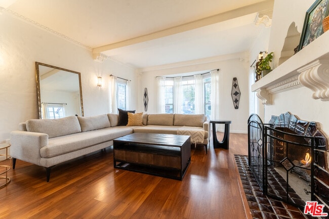 Building Photo - 4198 Angeles Vista Blvd