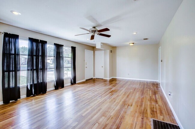 Foto del edificio - Nice Home in Established Area