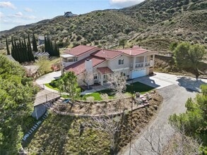 Building Photo - 1138 Lakeview Dr