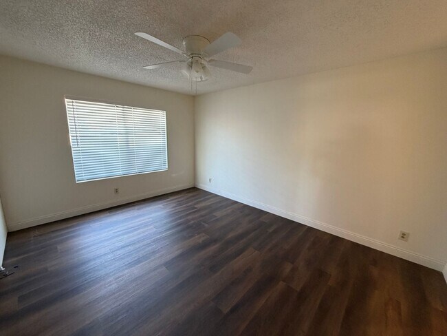 Foto del edificio - 2687 Phipps Ave