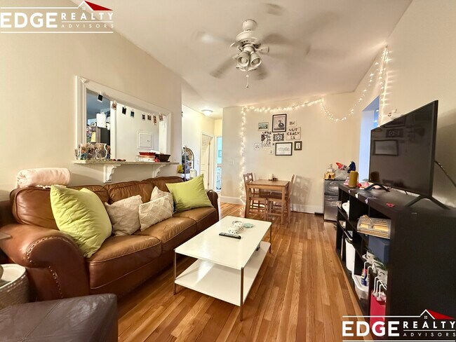 Building Photo - 72 Egmont St