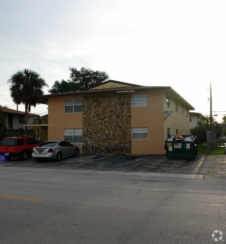 Building Photo - 3672 SW 61st Ave