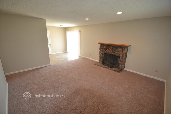 Building Photo - 5300 Village Wood Dr