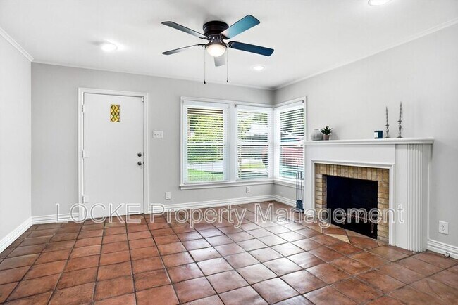 Foto del edificio - 3528 Rogers Ave