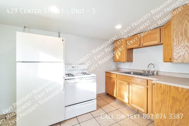 Foto del edificio - Charming Pet Friendly 2 Bed - 1 Bath Basem...