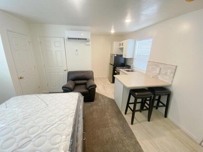 Foto del edificio - 1105 S State St