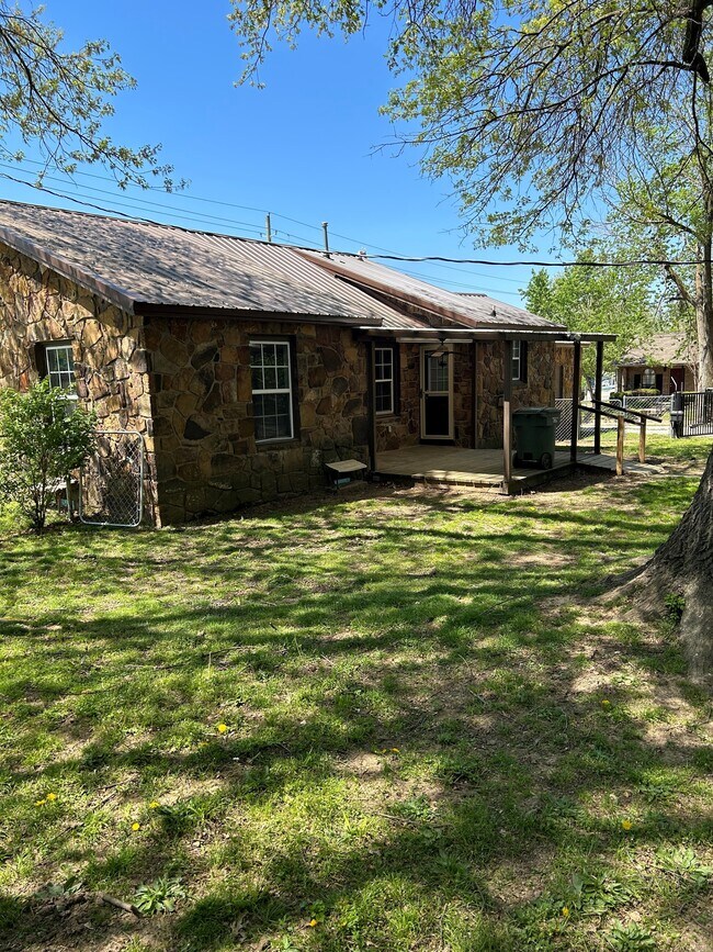 Building Photo - 1318 N Garland Ave