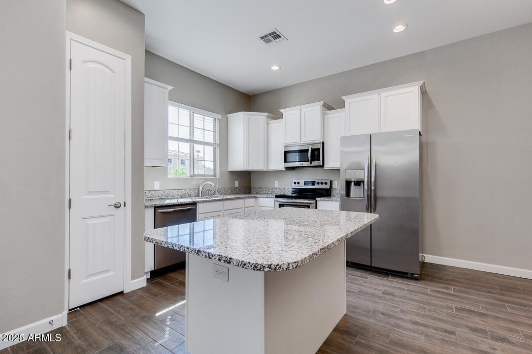 Foto principal - 1367 S Country Club Dr