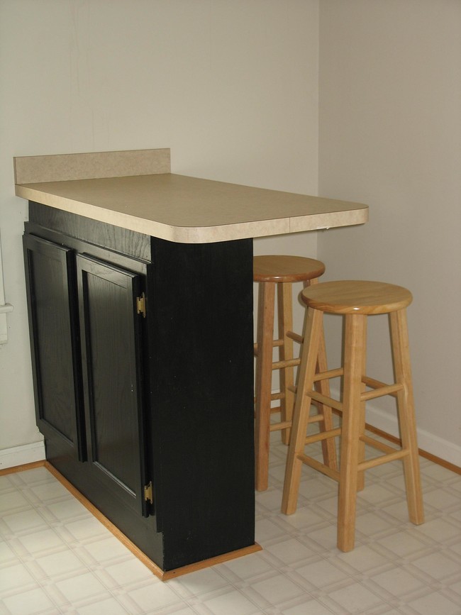 Building Photo - 657 S Limestone
