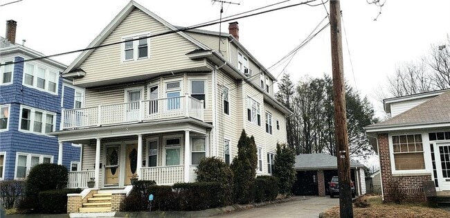 Building Photo - 413 Academy Ave