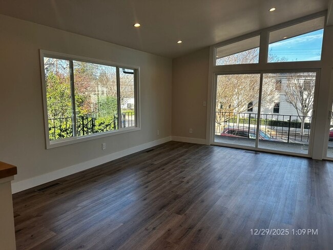 Building Photo - Brown 1403-1407