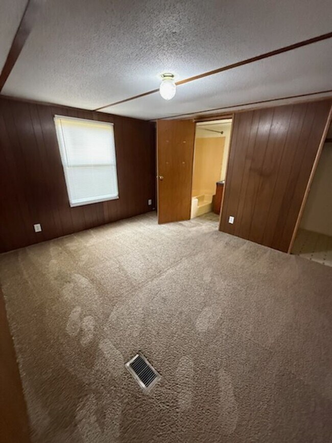Foto del edificio - 1066 Worthville Rd