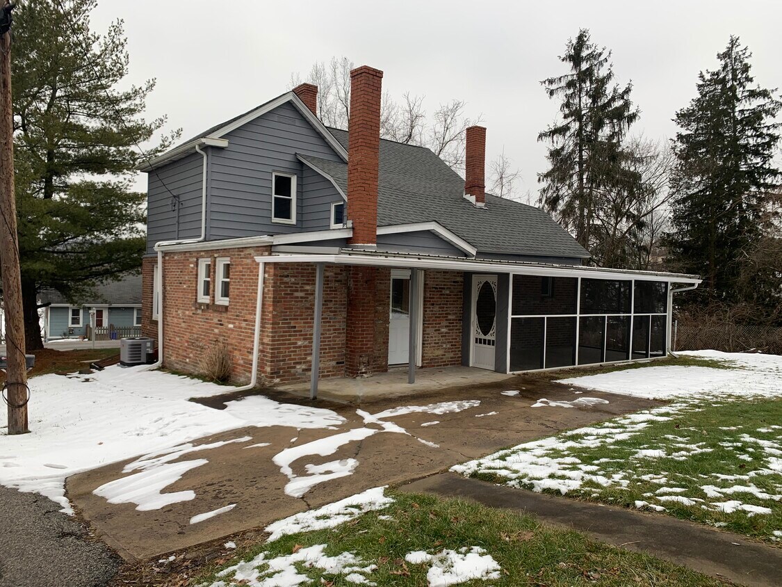 Foto principal - 593 Locust Ave