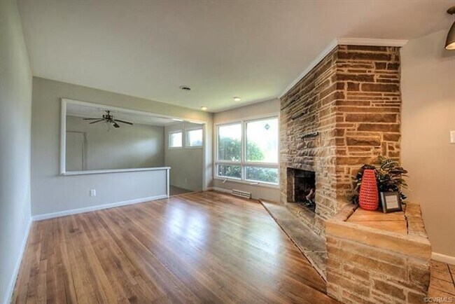 Foto del edificio - Spacious and Updated Home In Mechanicsville