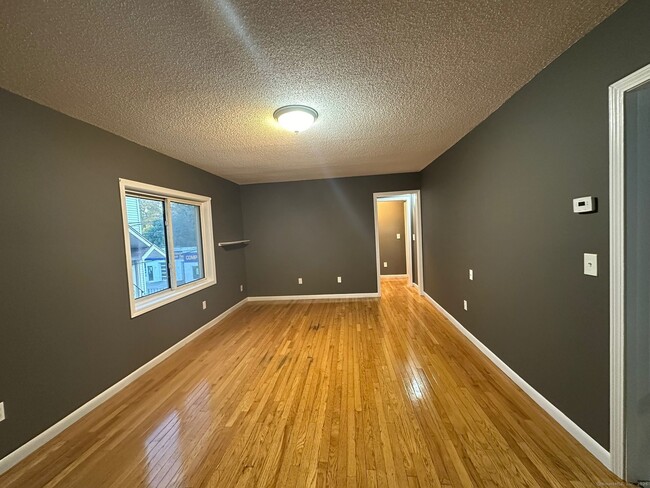 Building Photo - 157 Rubber Ave