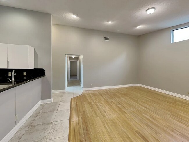 Foto del edificio - 22335 Martella Ave