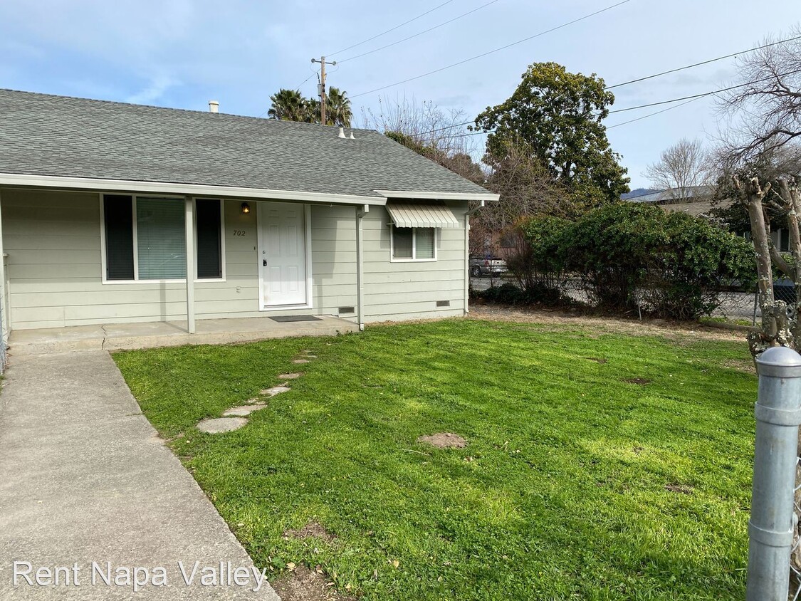 Foto principal - 2 br, 1 bath House - 702 Washington St.