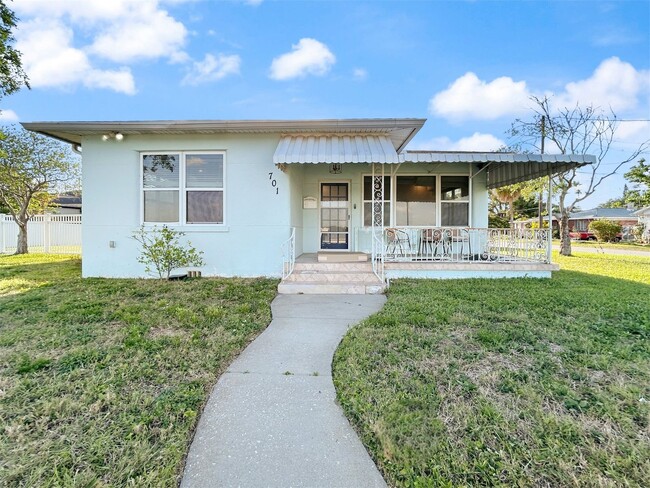 Photo - 701 S 26th St Apartment