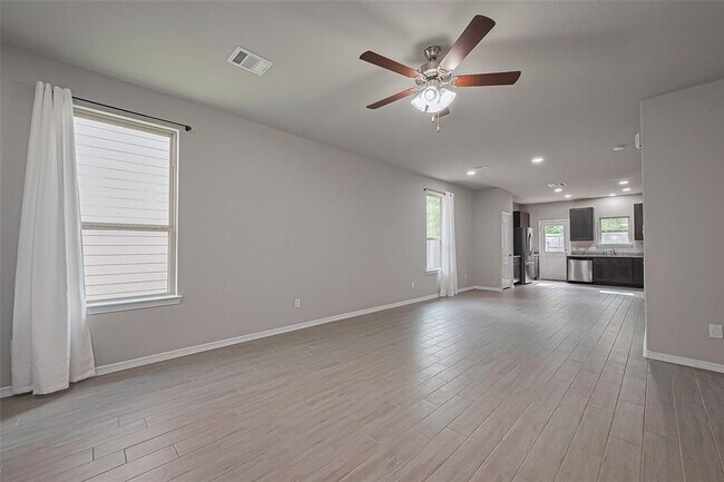 Foto del edificio - 24742 Russet Bluff Trl