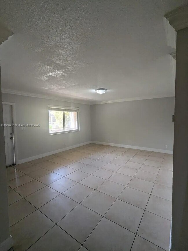 Foto del edificio - 2323 Van Buren St