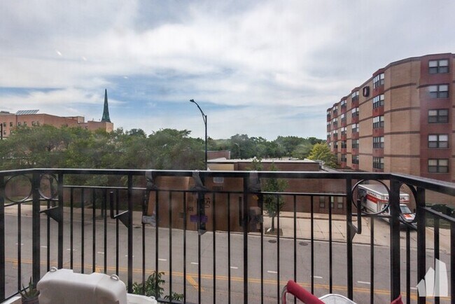 Building Photo - 6 S Laflin St