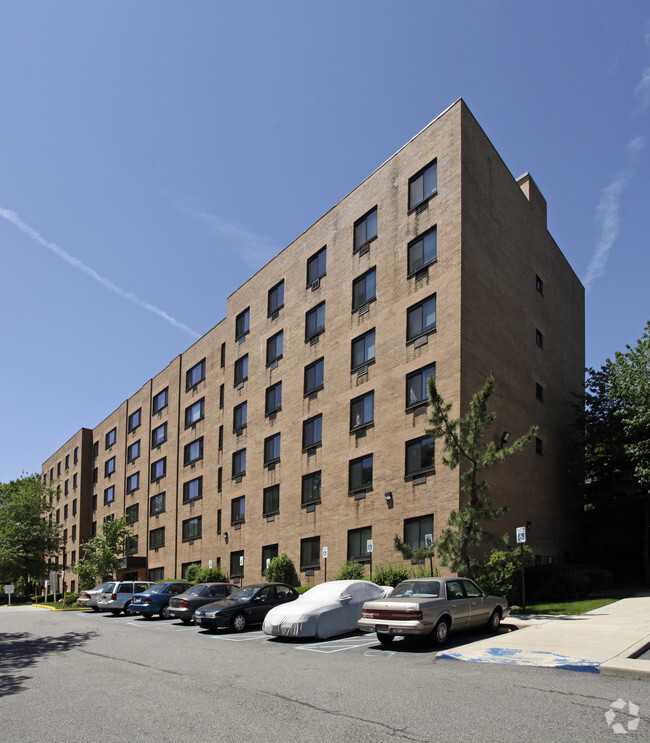 Building Photo - Allied Manor