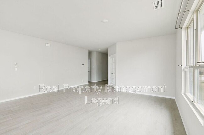 Foto del edificio - 968 Ravenwood Ln