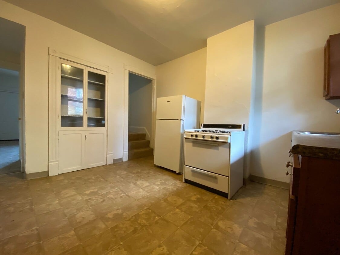 South Oakland 2BR Duplex with Back Yard Sp... - South Oakland 2BR Duplex with Back Yard Sp...