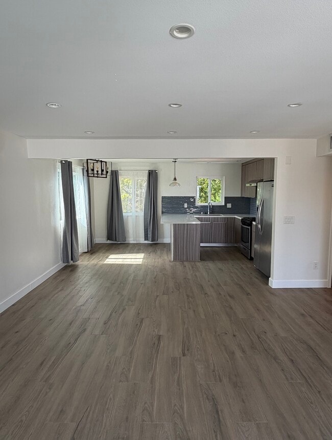 Building Photo - 733 Alabama St