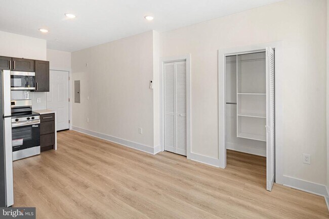 Foto del edificio - 5217 Warren St