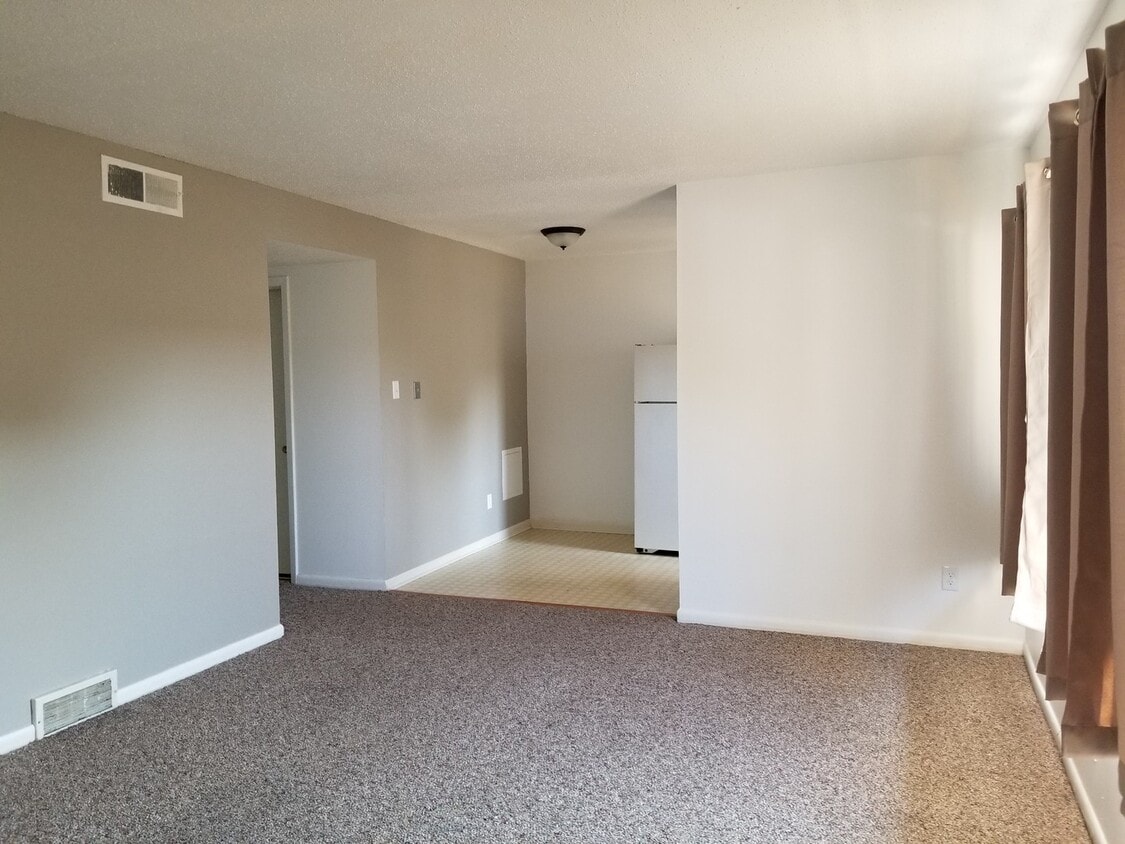 Primary Photo - Knollridge Garden Apartments