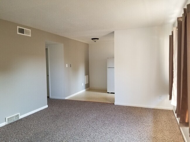 Building Photo - Knollridge Garden Apartments