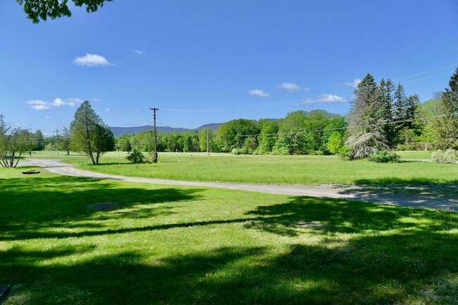 Building Photo - 51 Fairway Dr