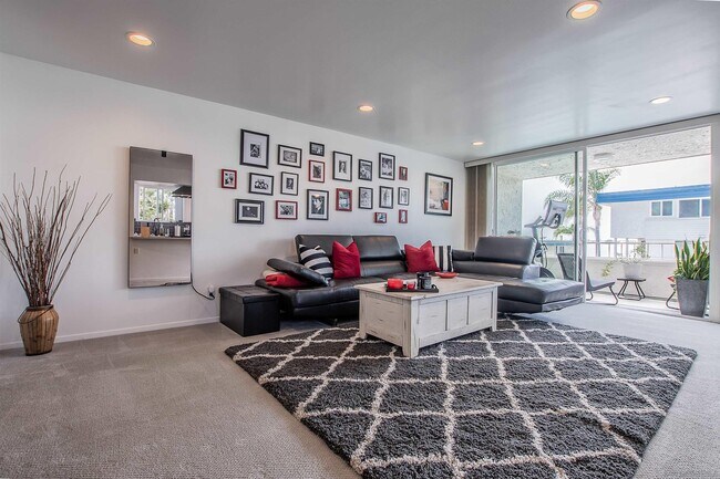 Building Photo - 3920 Riviera Dr