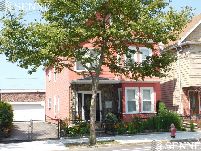 Building Photo - 329 Washington St